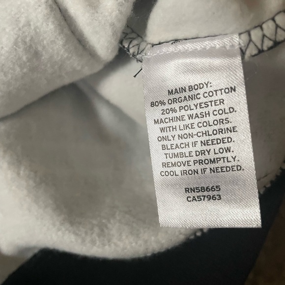 𝅺CRISTINA MARTINEZ GENDER INCLUSIVE GRAPHIC FLEECE HOODIE IN BLACK LADDE… - Picture 11 of 12